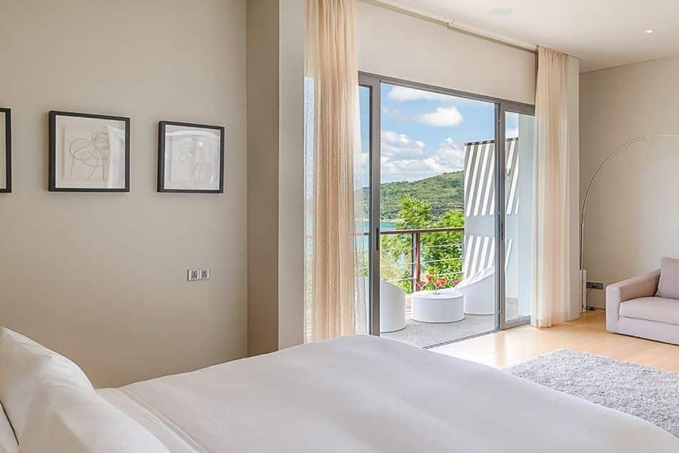 A light coloured peaceful bedroom with sea views. 